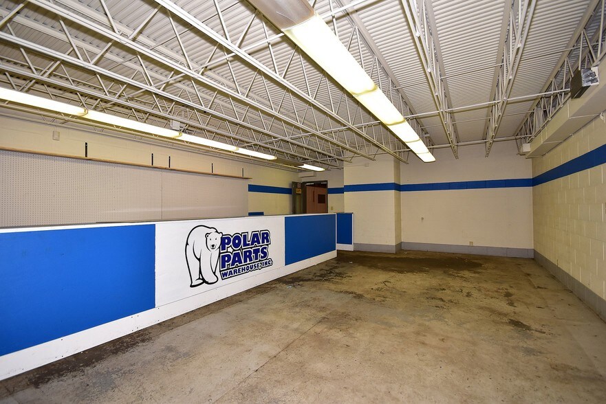 More Photos Of 420 Woodruff Rd, Joliet Warehouse For Lease