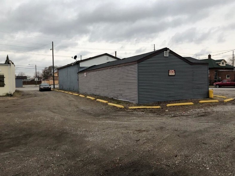 More Photos Of 1403 Michigan St, Hammond Bar For Sale