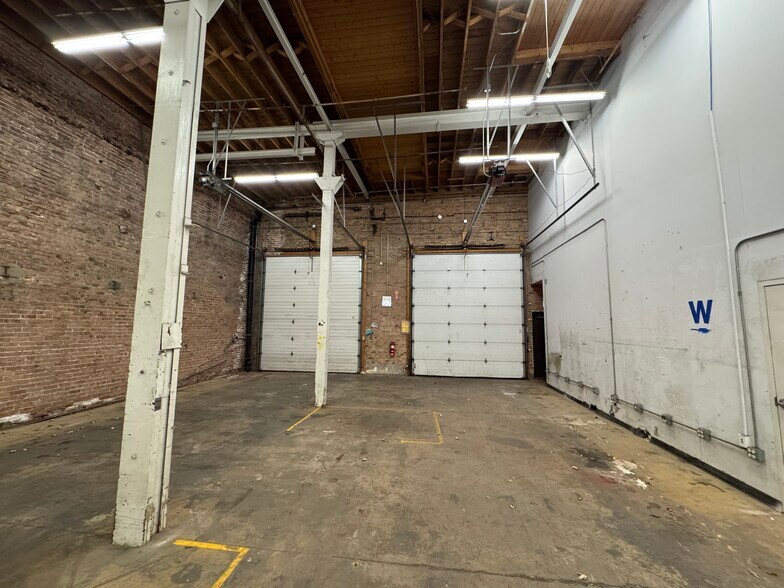 More Photos Of 415 N Aberdeen St, Chicago Loft Creative Space For Lease