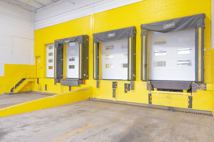 More Photos Of 202-206 Pegasus Ave, Northvale Warehouse For Lease