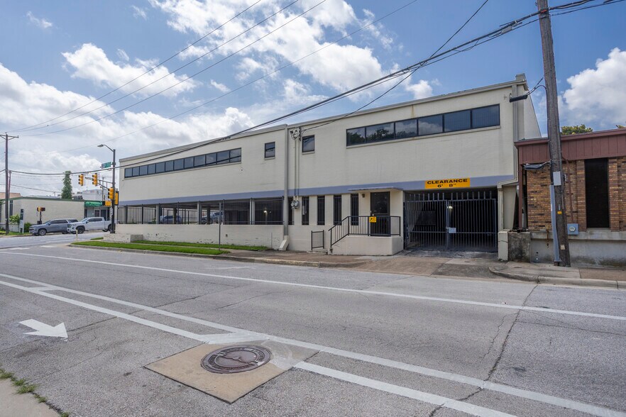 More Photos Of 900 Summit Ave, Fort Worth Office For Lease