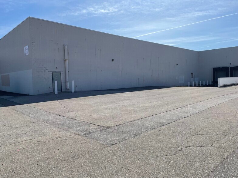 More Photos Of 4345-4781 Bay Rd, Saginaw Freestanding For Lease