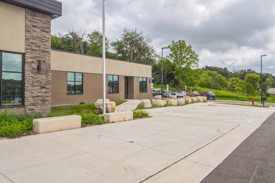 More Photos Of 1106 Military Blvd, Decorah Office For Sale