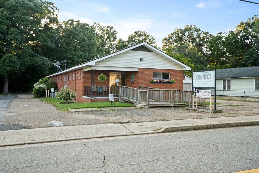 Primary Photo Of 130 N Main St, Petal Medical For Sale