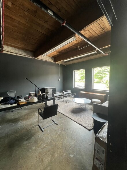 More Photos Of 2025 Thrift Rd, Charlotte Storefront Retail Office For Lease