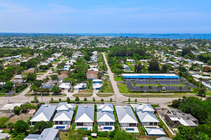More Photos Of 1960 NE Dixie Hwy, Jensen Beach Apartments For Sale