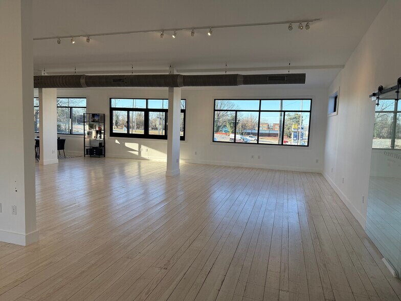 More Photos Of 513-515 English Rd, High Point Office For Lease
