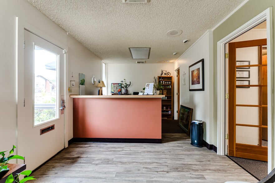 More Photos Of 670-690 18th Ave, Eugene Office For Sale