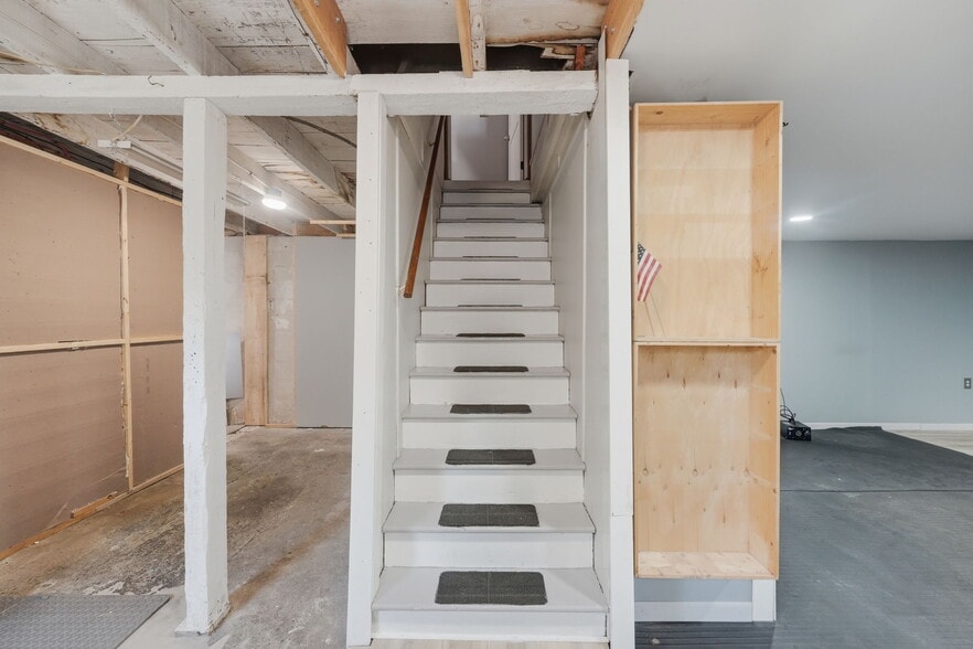 More Photos Of 415 Anthony St, Fall River Flex For Sale