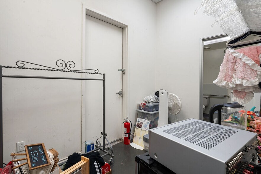 More Photos Of 3995 Calloway Dr, Bakersfield Unknown For Lease