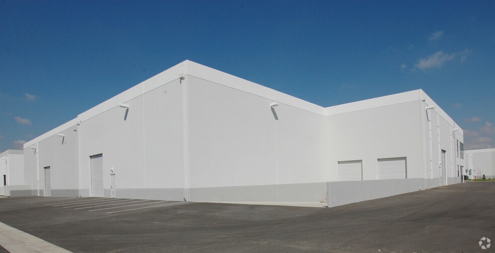 More Photos Of 13188 Flores St, Santa Fe Springs Warehouse For Lease