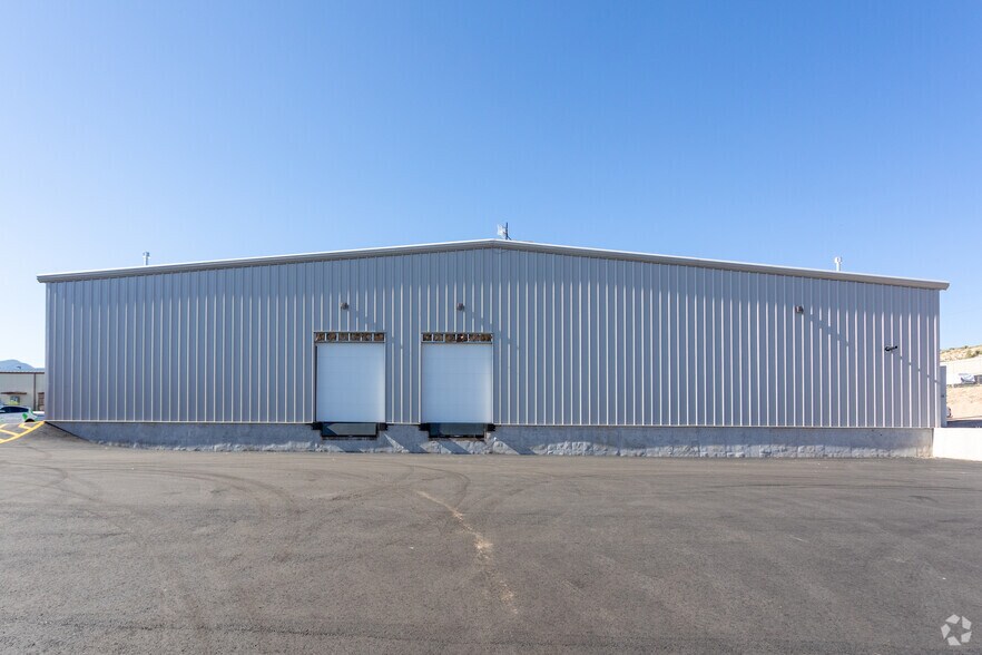 More Photos Of 707 Plane St, Gypsum Warehouse For Sale