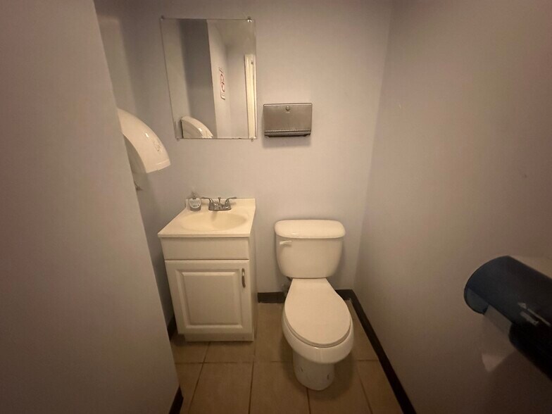 More Photos Of 8736 Chef Menteur Hwy, New Orleans Medical For Lease