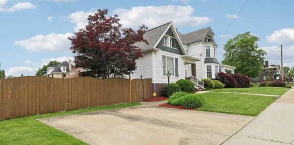 More Photos Of 134 4th St, Ellwood City Office Residential For Sale