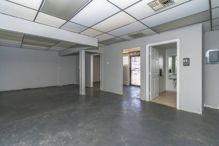 More Photos Of 2120 Collier Ave, Fort Myers Unknown For Lease