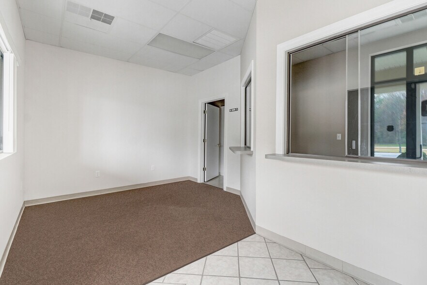 More Photos Of 1990 Woodridge Park Rd, Greenville Research And Development For Lease
