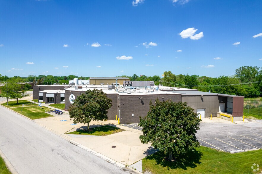 More Photos Of 16425 Kilbourn Ave, Oak Forest Distribution For Sale