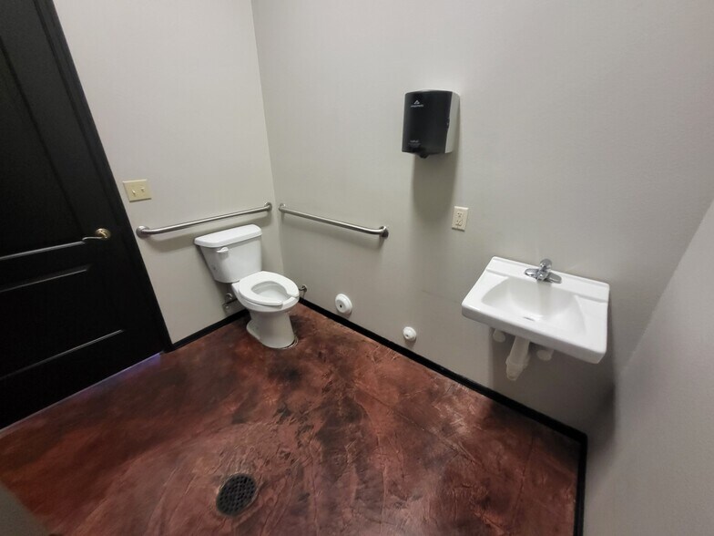 More Photos Of 669 Pioneer Rd, Rexburg General Retail For Lease