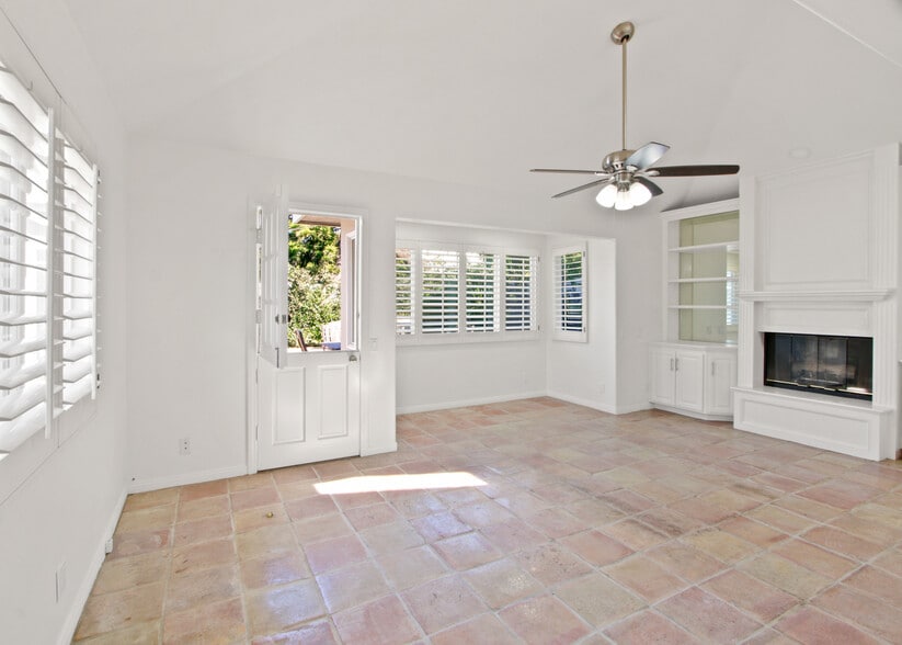 More Photos Of 174 Flower St, Costa Mesa Apartments For Sale