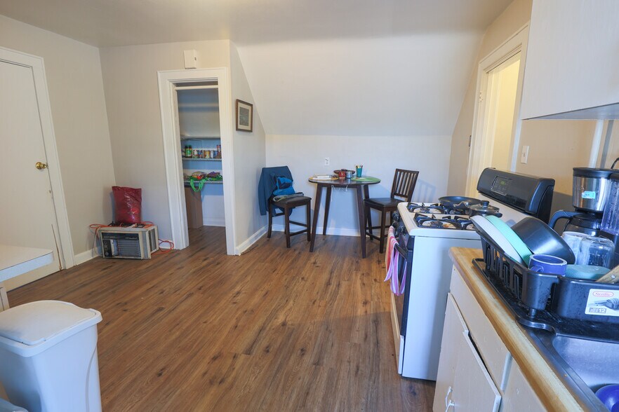 More Photos Of 3700 E Pulaski Ave, Cudahy General Retail For Sale