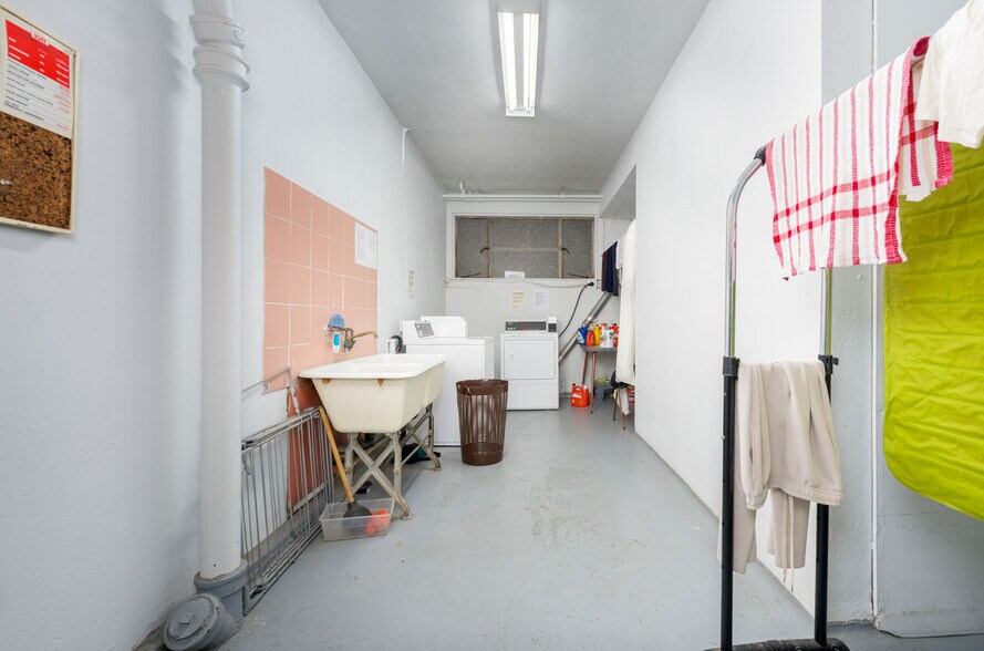 More Photos Of 2250 York Ave, Vancouver Apartments For Sale