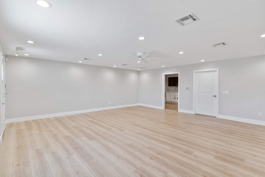 More Photos Of 6470 W Desert Inn Rd, Las Vegas Coworking Space