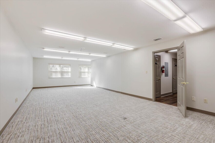 More Photos Of 1310 Thomasville Rd, Tallahassee Office For Sale