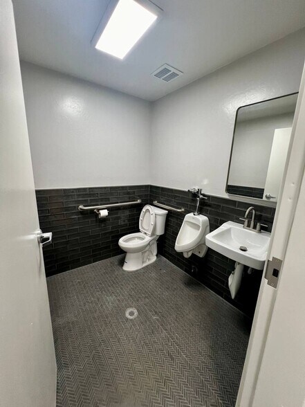 More Photos Of 731 E River Ave, Porterville Warehouse For Lease