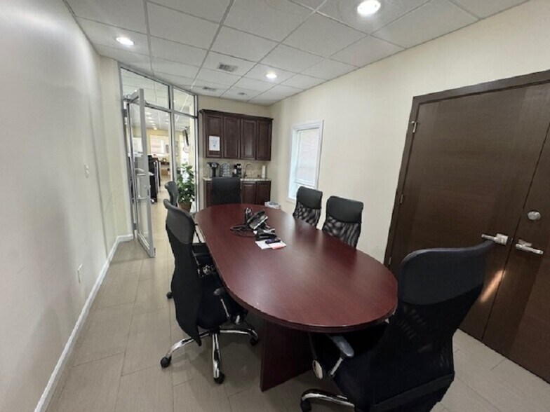 More Photos Of 1682 Victory Blvd, Staten Island Office For Lease