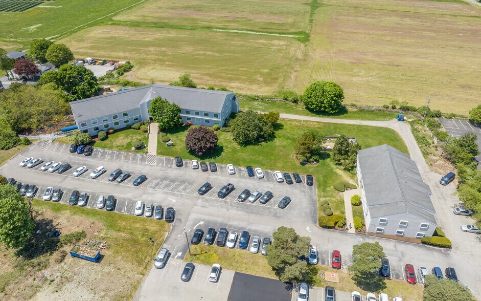 More Photos Of 1272 W Main Rd, Middletown Unknown For Lease