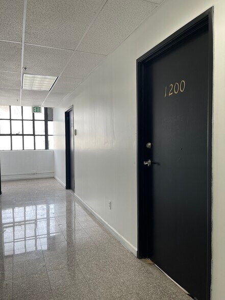 More Photos Of 726-728 S Hill St, Los Angeles Manufacturing For Lease