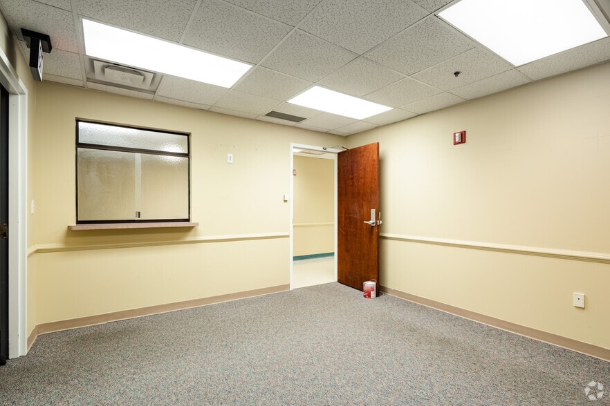 More Photos Of 100 Market Place Blvd, Cartersville Unknown For Lease