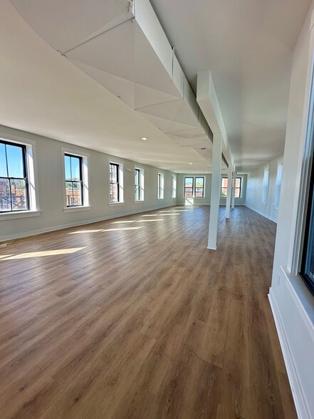 More Photos Of 4024 Hamilton Ave, Cincinnati Freestanding For Lease