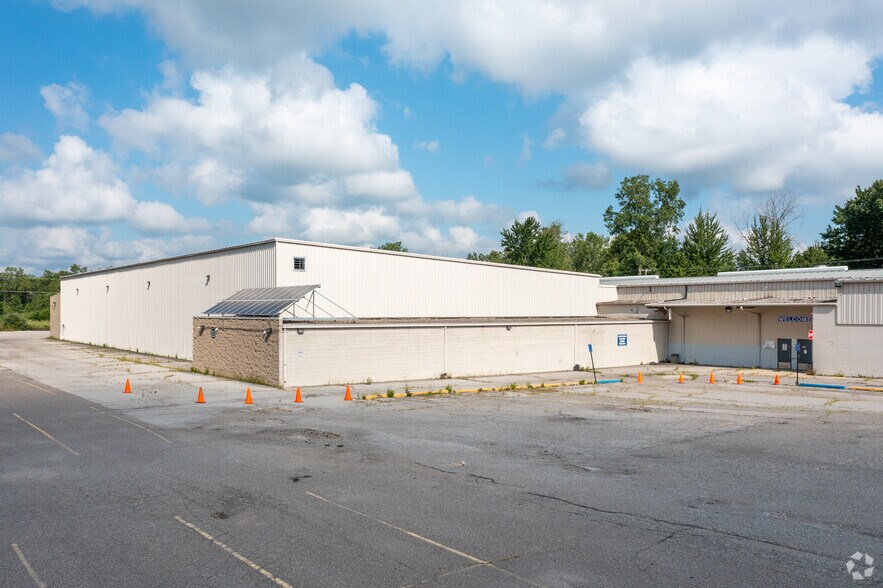 More Photos Of 21902 Telegraph Rd, Brownstown Skating Rink For Sale