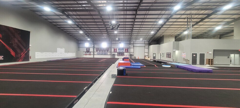 More Photos Of 8200 Cypress Plaza Dr, Jacksonville Health Club For Lease