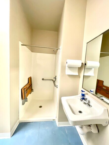 More Photos Of 12926 Highway 92, Woodstock Storefront For Lease