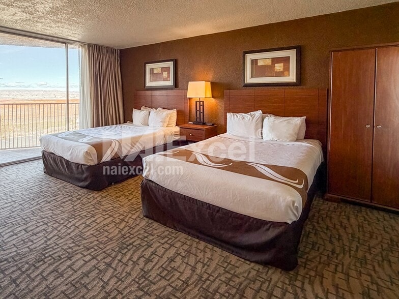More Photos Of 287 N Lake Powell Blvd, Page Hotel For Sale