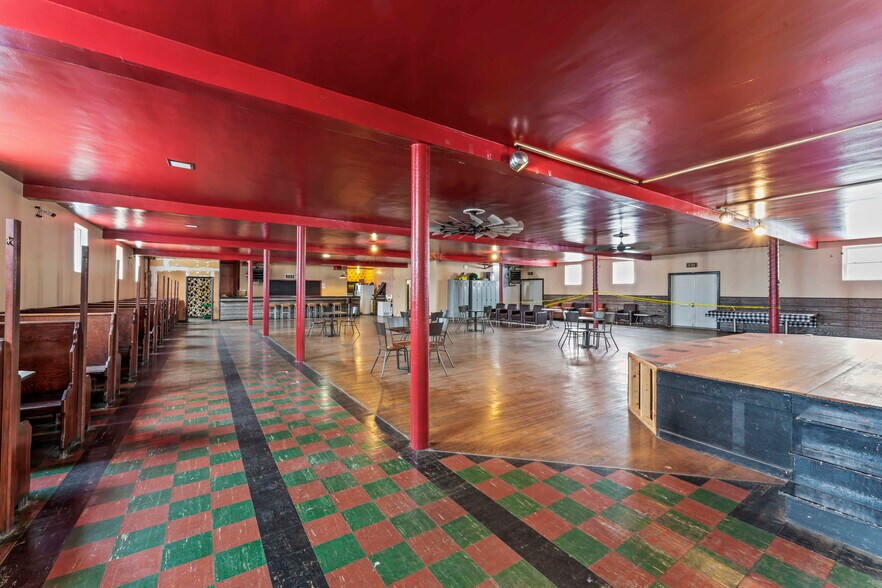 More Photos Of 105 Holbert Stretch, Dilliner Bar For Sale