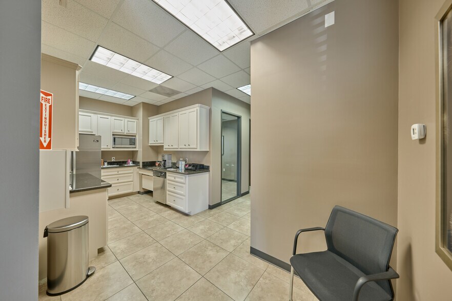 More Photos Of 26451 Hanna Rd, The Woodlands Warehouse For Sale