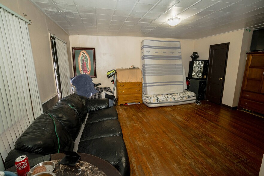 More Photos Of 1132 Payne Ave, Saint Paul Office For Sale