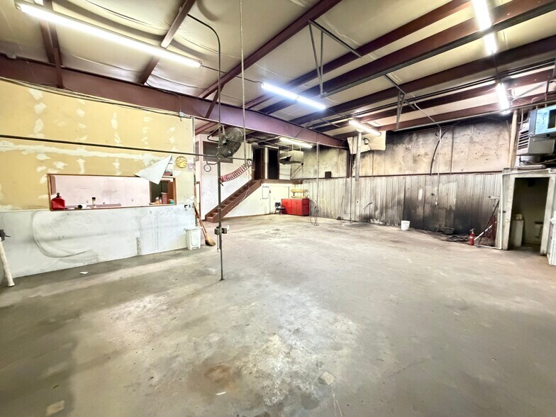 More Photos Of 403 W 2nd St, Sand Springs Manufacturing For Sale