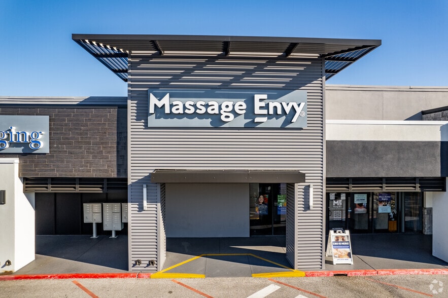 More Photos Of 1905-1999 Aloma Ave, Winter Park General Retail For Lease