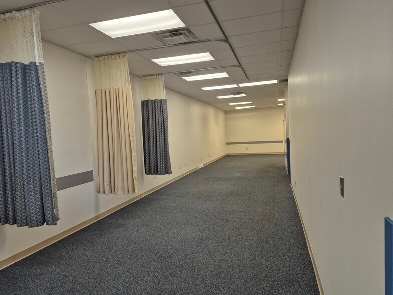 More Photos Of 942 Cherry St, Blanchester Unknown For Lease