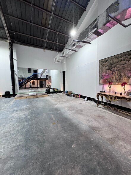 More Photos Of 8418 Broadway St, San Antonio Service For Lease