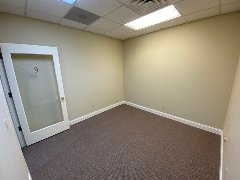 More Photos Of 70 N Main St, Hilton Head Island Office For Lease