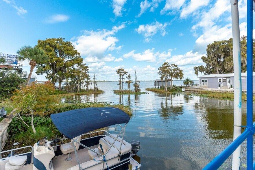 More Photos Of 1006 W Burleigh Blvd, Tavares General Retail For Sale