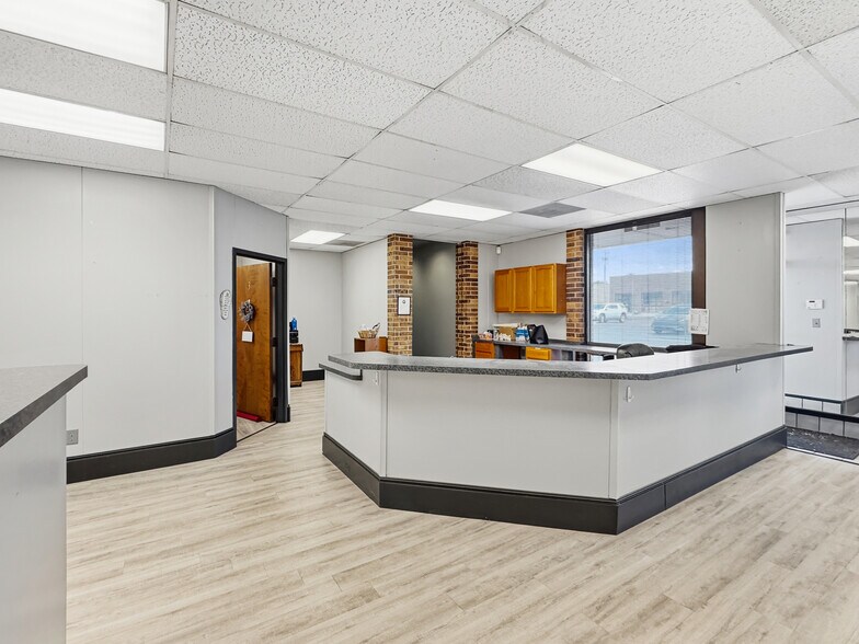 More Photos Of 1212 Air Depot, Midwest City Office For Lease