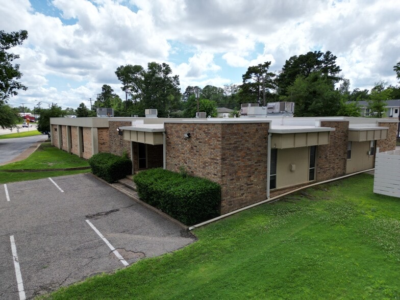 More Photos Of 3025 & 3027 S SE 323 loop, Tyler Office For Sale