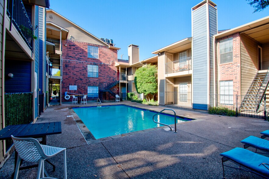 More Photos Of 1820 N Garrett Ave, Dallas Apartments For Sale