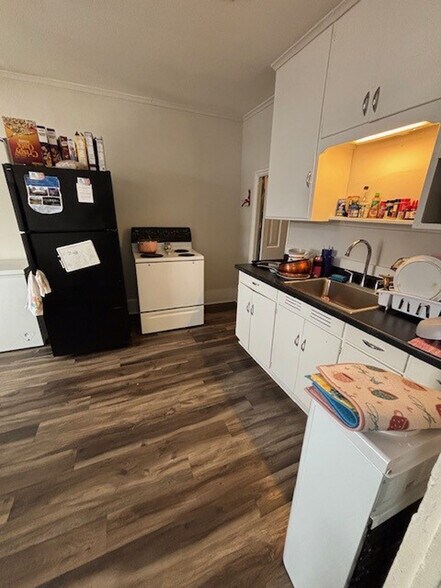 More Photos Of 15 N Main St, Three Rivers General Retail For Sale